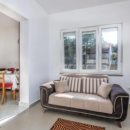 Apartment Stunning In With Kitchen Silo (Krk)